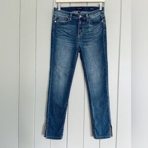Judy Blue skinny fit jeans in medium blue wash. Size 7/28